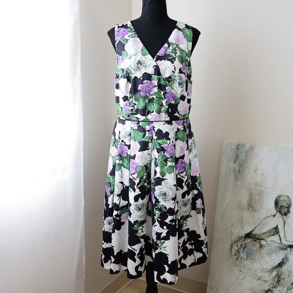 Talbots  Hydrangea Fit and Flare Dress size 6 S - Picture 2 of 8